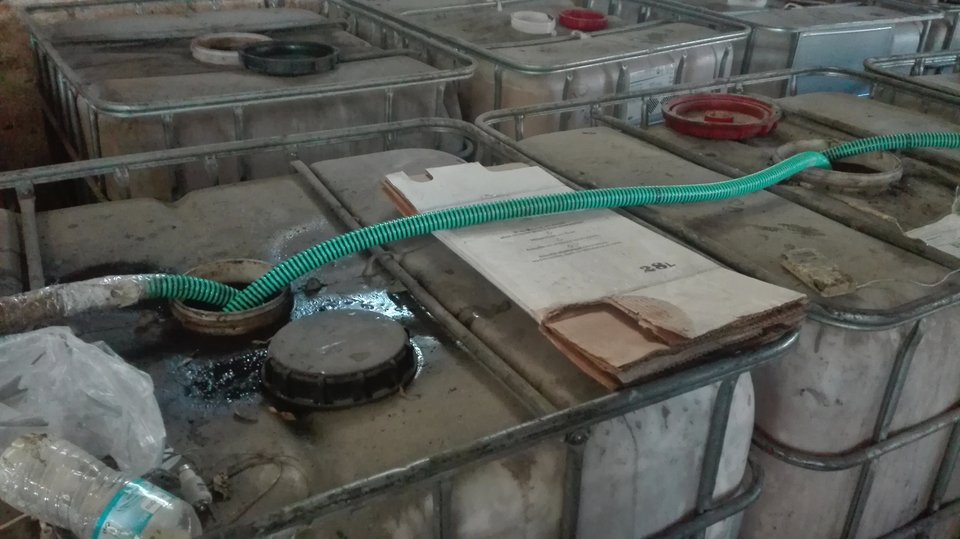 Εξαρθρώθηκε κύκλωμα που έκανε λαθρεμπόριο αλκοολούχων ποτών [εικόνες] | iefimerida.gr 1