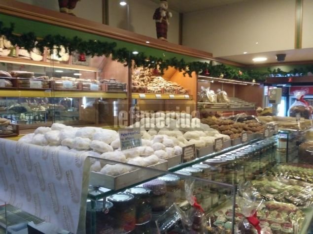 Ενα ζαχαροπλαστείο - φούρνος της... γειτονιάς / Φωτογραφία: iefimerida.gr