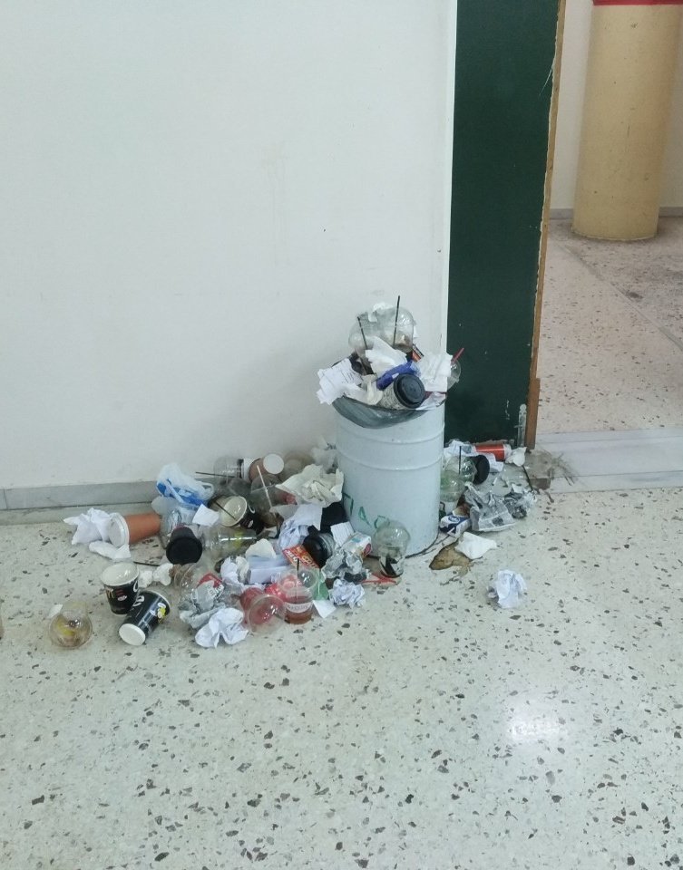 Tα σκουπίδια κάνουν... πάρτι στις εστίες