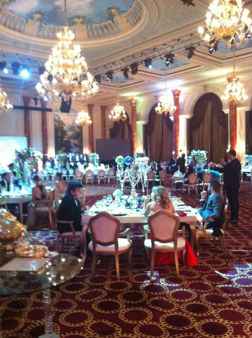 Γάμος σαν παραμύθι: Οσα πρωτόγνωρα έζησε το νεόνυμφο ζευγάρι των Ελλήνων στο Κατάρ με κουμπάρο τον Εμίρη [εικόνες] | iefimerida.gr 5