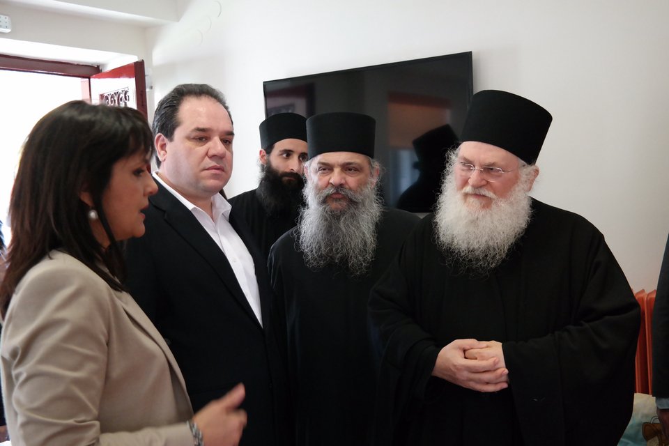 Ο Αρχιεπίσκοπος Ιερώνυμος μαζί με τον Γέροντα Εφραίμ στο Κέντρο Φροντίδας Παιδιού της «Αποστολής» | iefimerida.gr 0