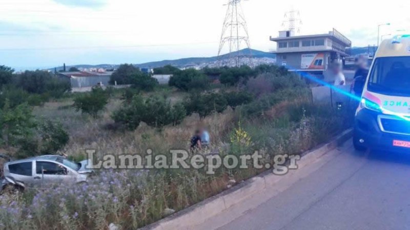 Τροχαίο στη Λαμία -Το αυτοκίνητο κατέληξε μέσα σε χωράφι [εικόνες] | iefimerida.gr 1