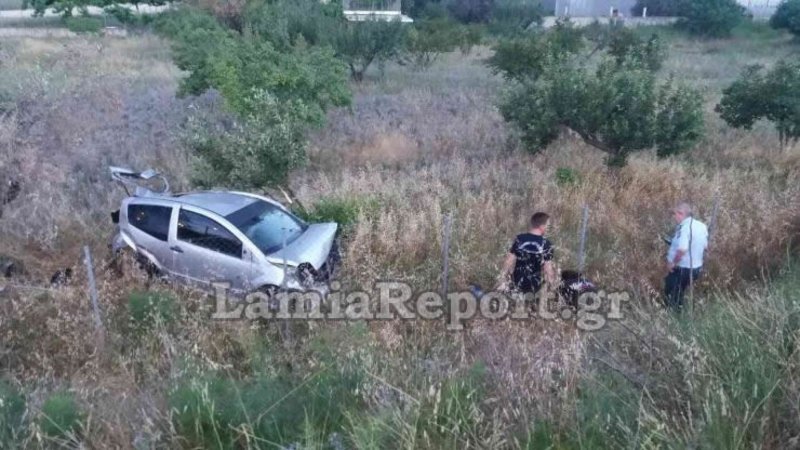 Τροχαίο στη Λαμία -Το αυτοκίνητο κατέληξε μέσα σε χωράφι [εικόνες] | iefimerida.gr 0