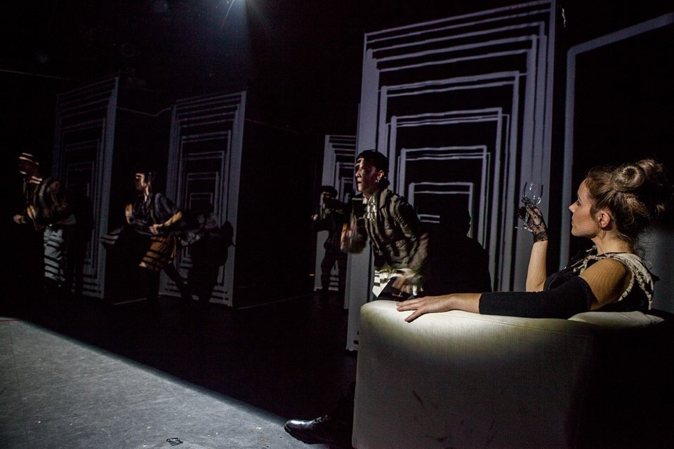 4 + 1 θεατρικές παραστάσεις για το Δευτερότριτο [εικόνες] | iefimerida.gr 2