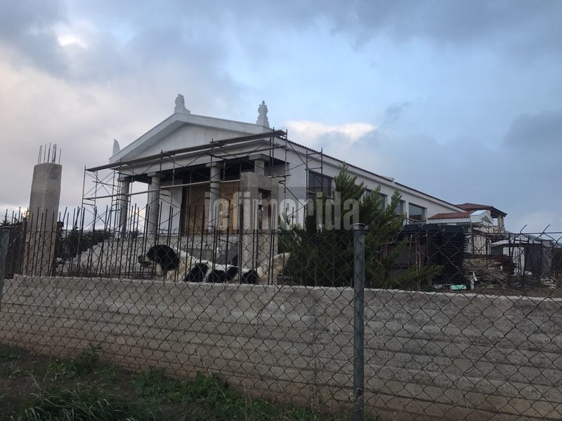 Η εντυπωσιακή εξωτερική όψη της βίλας