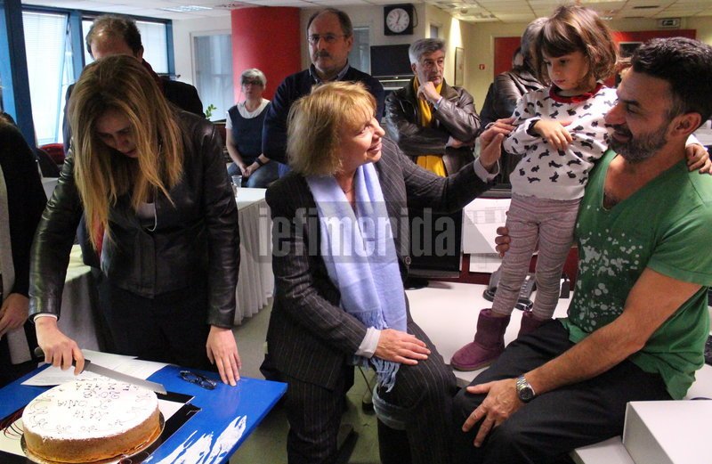 Η ΕΣΗΕΑ έκοψε την πίτα της στις εγκαταστάσεις του Mega – Αγωνία για τους 420 εργαζόμενους [εικόνες] | iefimerida.gr 1