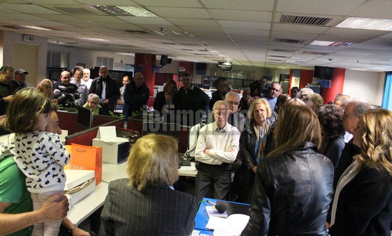 Η ΕΣΗΕΑ έκοψε την πίτα της στις εγκαταστάσεις του Mega – Αγωνία για τους 420 εργαζόμενους [εικόνες] | iefimerida.gr 3