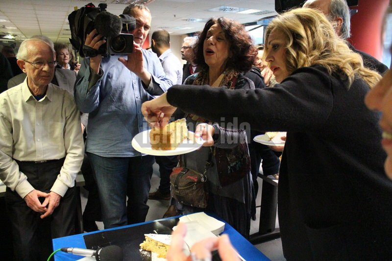 Η ΕΣΗΕΑ έκοψε την πίτα της στις εγκαταστάσεις του Mega – Αγωνία για τους 420 εργαζόμενους [εικόνες] | iefimerida.gr 4