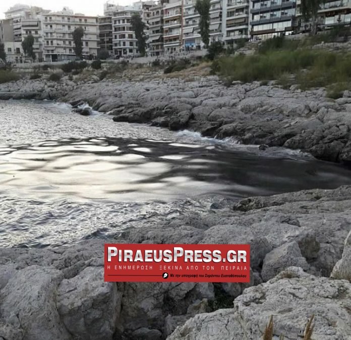 Οικολογική καταστροφή: Μαύρες ακτές σε Σαλαμίνα και Πειραϊκή [εικόνες] | iefimerida.gr 10