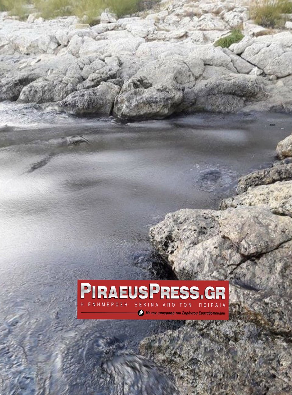 Οικολογική καταστροφή: Μαύρες ακτές σε Σαλαμίνα και Πειραϊκή [εικόνες] | iefimerida.gr 11