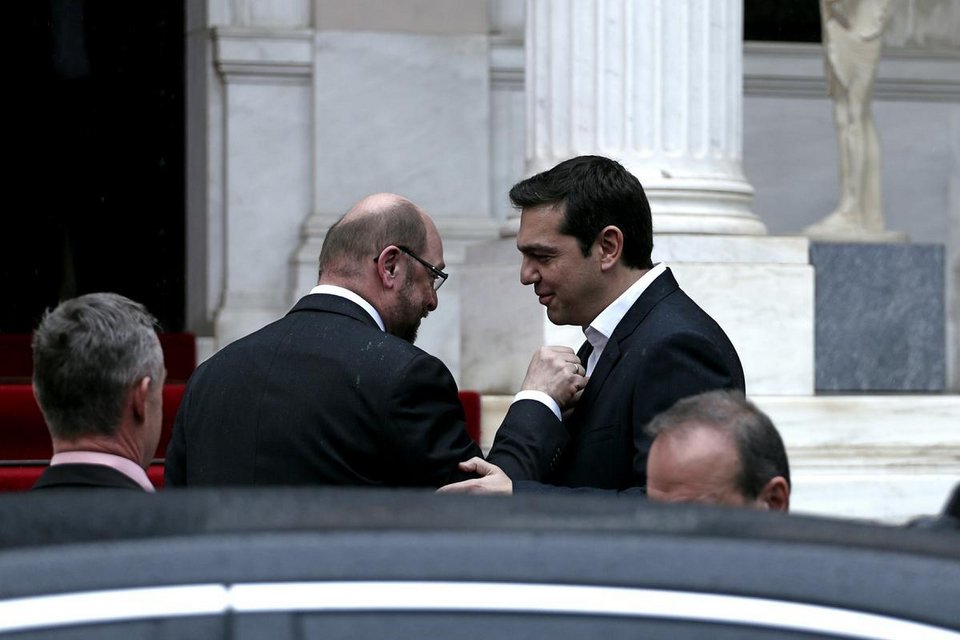 Γιατί οι ηγέτες της Ευρώπης ξεχνάνε τους τρόπους τους  όταν βρεθούν δίπλα σε μέλη της ελληνικής κυβέρνησης [εικόνες] | iefimerida.gr 0