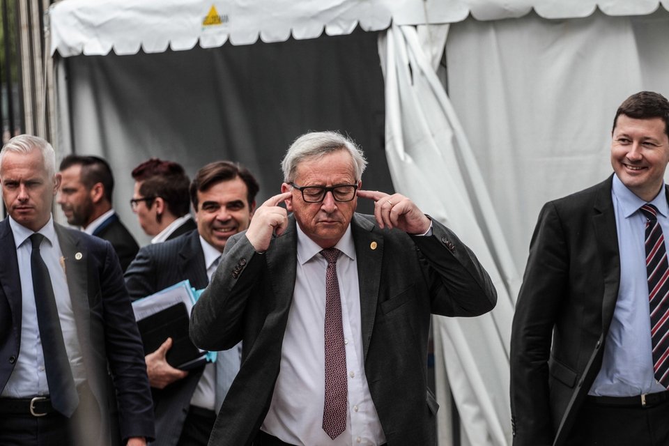 Η «εύγλωττη» αντίδραση του Γιούνκερ στις ερωτήσεις για το Brexit [εικόνα & βίντεο] | iefimerida.gr 0