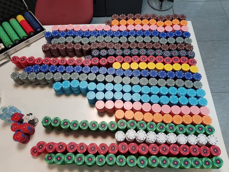 «Λαβράκι» ΣΔΟΕ σε παράνομο καζίνο - Κατάσχεσαν από μάρκες μέχρι όπλο [εικόνες] | iefimerida.gr 2