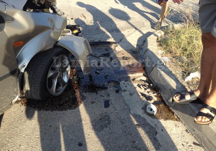 Τροχαίο ατύχημα στη Λαμία -Από θαύμα σώθηκε 53χρονη γυναίκα [εικόνες] | iefimerida.gr 0