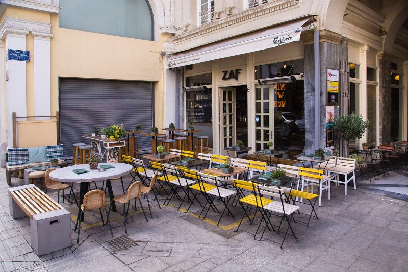 Το cafe bar Zaf στην πλατεία Αγίας Ειρήνης
