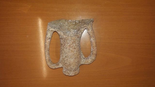 Συνελήφθη αρχαιοκάπηλος στη Σάμο -Κατασχέθηκε λαιμός αμφορέα [εικόνες] | iefimerida.gr 1