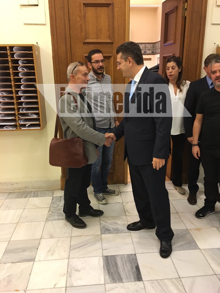 Στη Βουλή ο Τζιτζικώστας για τη συνάντηση των 4 - Τι δήλωσε για την εκλογή προέδρου [εικόνες] | iefimerida.gr 2