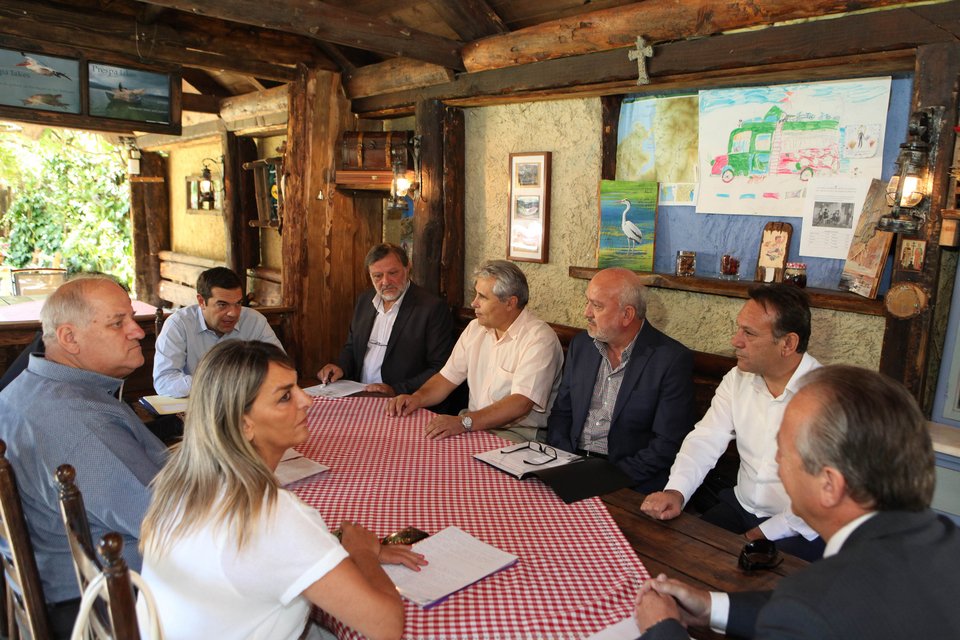 Για την βαρυχειμωνιά στην Φλώρινα συζήτησε ο Τσίπρας με φορείς τοπικής αυτοδιοίκησης στις Πρέσπες [εικόνες] | iefimerida.gr 0