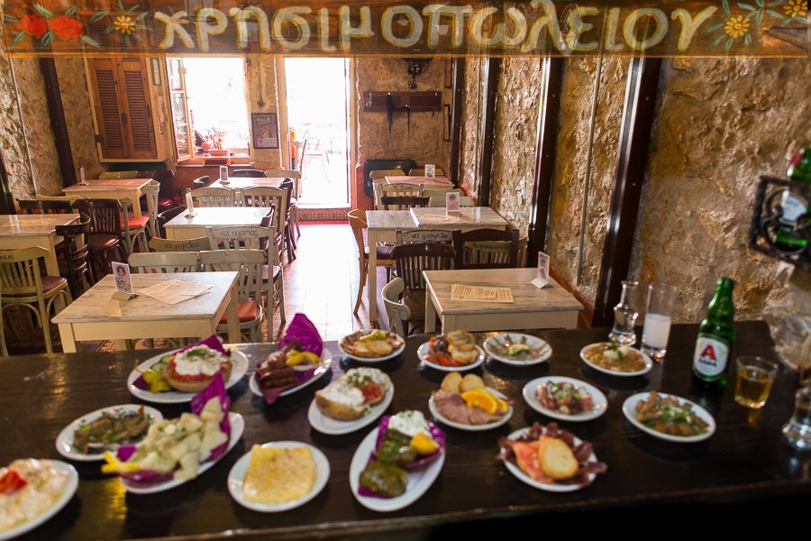 Χρησιμοπωλείον: Μεζέδες και ουζάκια – Εκεί που τα κέρματα έχουν αξία [εικόνες]    | iefimerida.gr 3