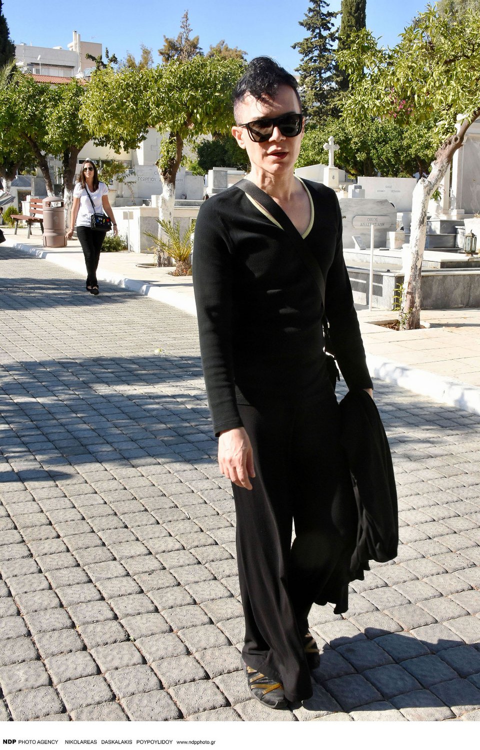 Το τελευταίο αντίο στη Βέτα Μπετίνη -Κατέρρευσε η κόρη της  [εικόνες]  | iefimerida.gr 3