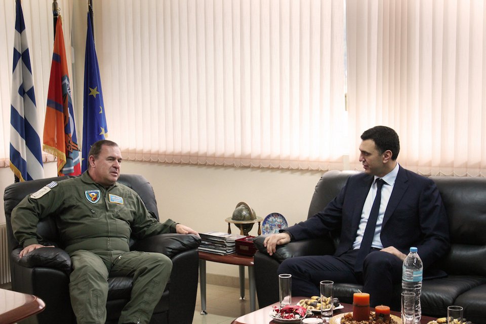 Μέσα σε αεροσκάφος ο Κικίλιας -Επισκέφθηκε την 114 Πτέρυγα Μάχης [εικόνες]  | iefimerida.gr 4