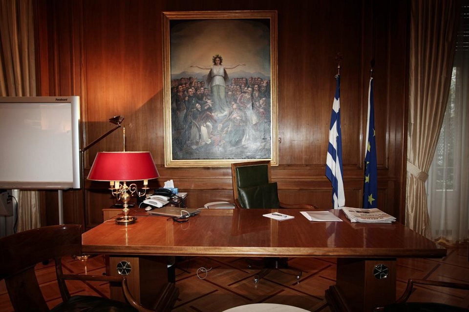 Ολα όσα συζήτησε επί 1,5 ώρα ο Τσίπρας με τον δημοσιογράφο του Stern στο Μαξίμου με θέα τις πορτοκαλιές και φόντο τον πίνακα της θεάς Νίκης που θα... φύγει -Αναλυτικά η συνέντευξη | iefimerida.gr 0