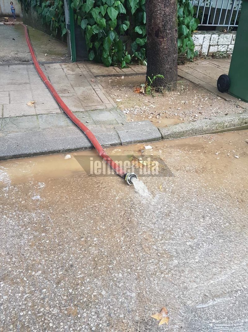 Προβλήματα στα Βόρεια Προάστια -Απάντληση υδάτων και απεγκλωβισμοί πολιτών [εικόνες] | iefimerida.gr 3