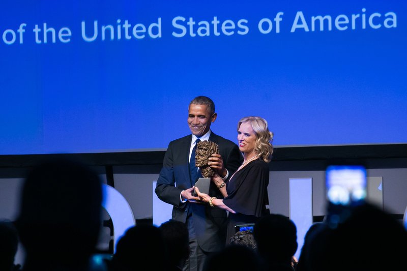 Η Kerry Kennedy βραβεύει τον Barack Obama