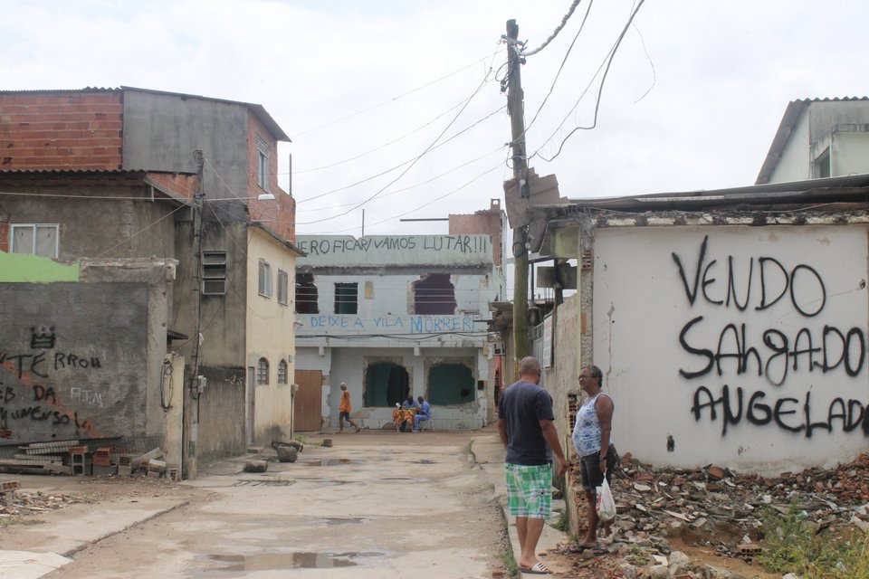 Η φαβέλα που αντιστέκεται -Θέλουν να τους διώξουν από τα σπίτια τους ενόψει Ολυμπιακών [εικόνες] | iefimerida.gr 1