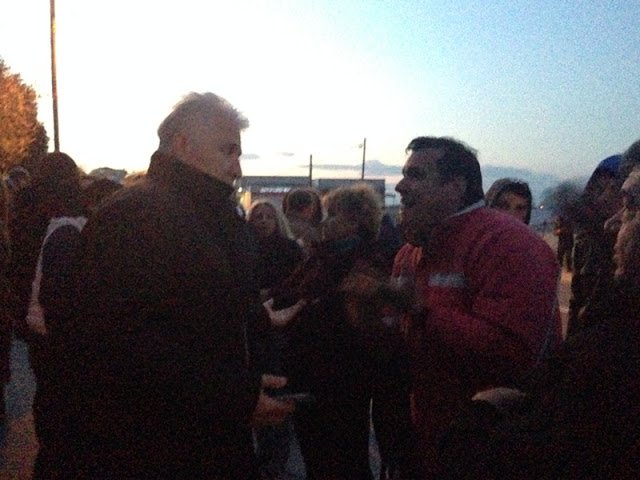 Επεισόδια στη Βέροια για τους πρόσφυγες - Υπό ομηρία βουλευτής του ΣΥΡΙΖΑ [βίντεο] | iefimerida.gr 7