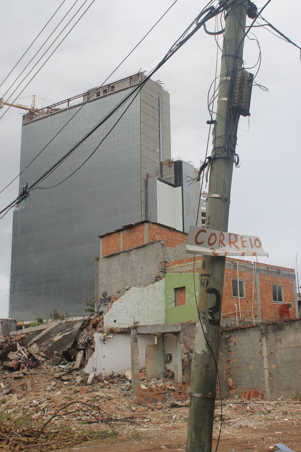 Η φαβέλα που αντιστέκεται -Θέλουν να τους διώξουν από τα σπίτια τους ενόψει Ολυμπιακών [εικόνες] | iefimerida.gr 5