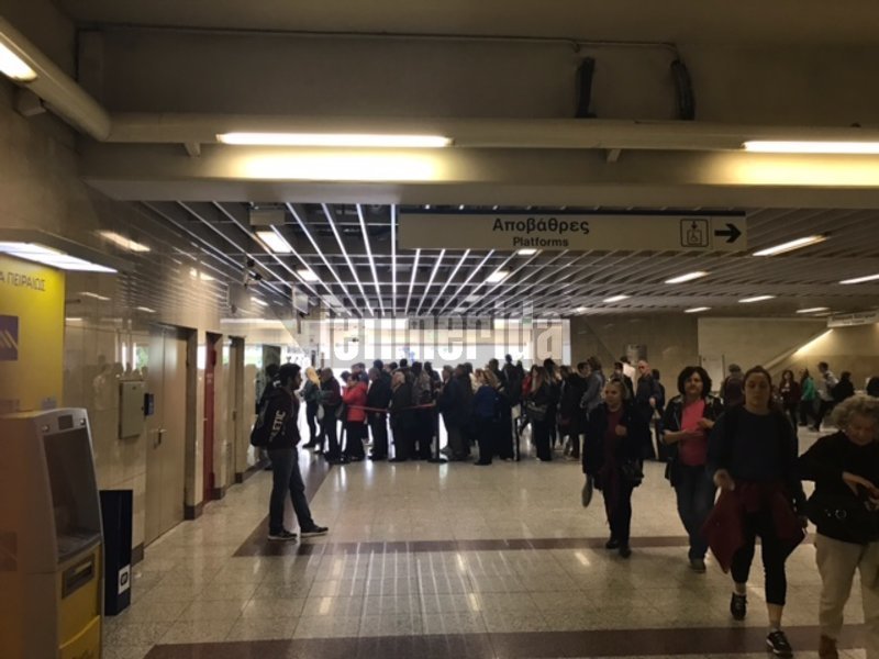 «Αυτοψία» του iefimerida στο Μετρό - Σύγχυση με τις μπάρες, ουρές και εκνευρισμός [εικόνες & βίντεο] | iefimerida.gr 5