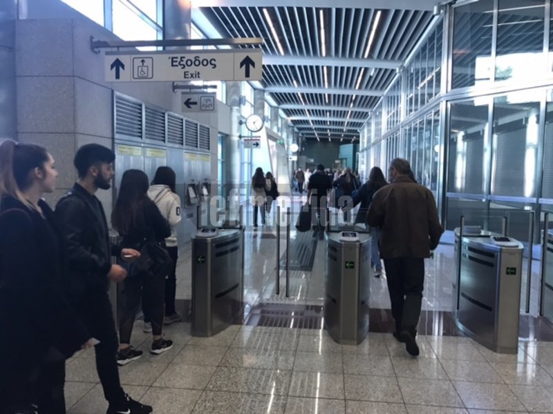 «Αυτοψία» του iefimerida στο Μετρό - Σύγχυση με τις μπάρες, ουρές και εκνευρισμός [εικόνες & βίντεο] | iefimerida.gr 9