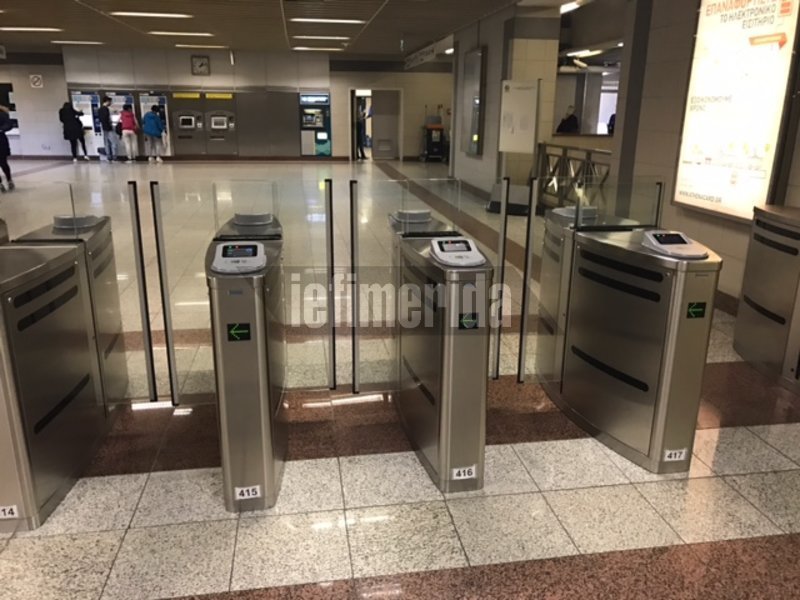 «Αυτοψία» του iefimerida στο Μετρό - Σύγχυση με τις μπάρες, ουρές και εκνευρισμός [εικόνες & βίντεο] | iefimerida.gr 2