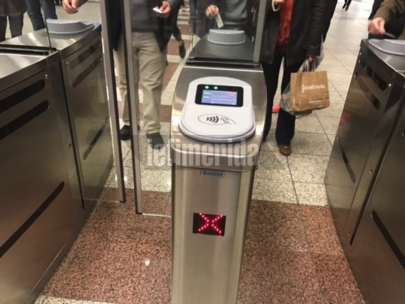 «Αυτοψία» του iefimerida στο Μετρό - Σύγχυση με τις μπάρες, ουρές και εκνευρισμός [εικόνες & βίντεο] | iefimerida.gr 1