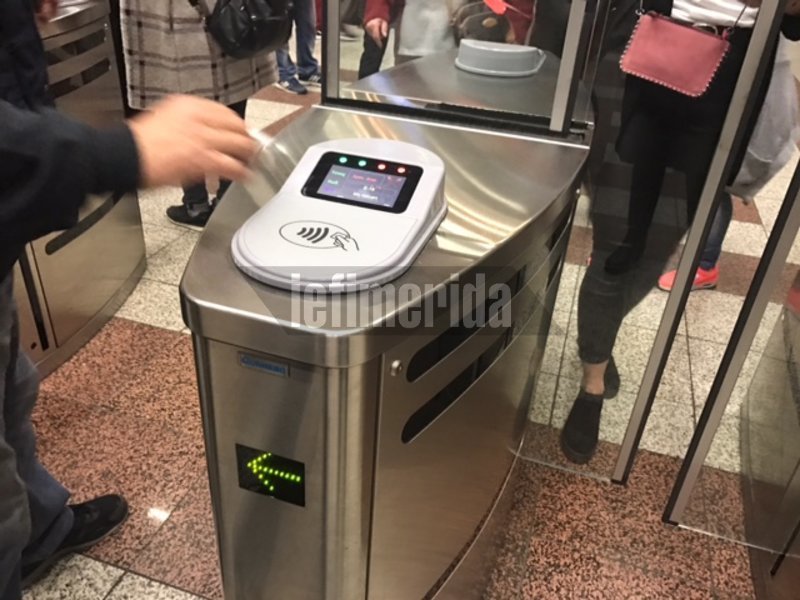 «Αυτοψία» του iefimerida στο Μετρό - Σύγχυση με τις μπάρες, ουρές και εκνευρισμός [εικόνες & βίντεο] | iefimerida.gr 0