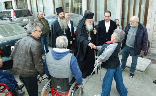 Στον Πανελλήνιο Σύλλογο Παραπληγικών ο Αρχιεπίσκοπος Ιερώνυμος με την «Αποστολή» [εικόνες] | iefimerida.gr 0