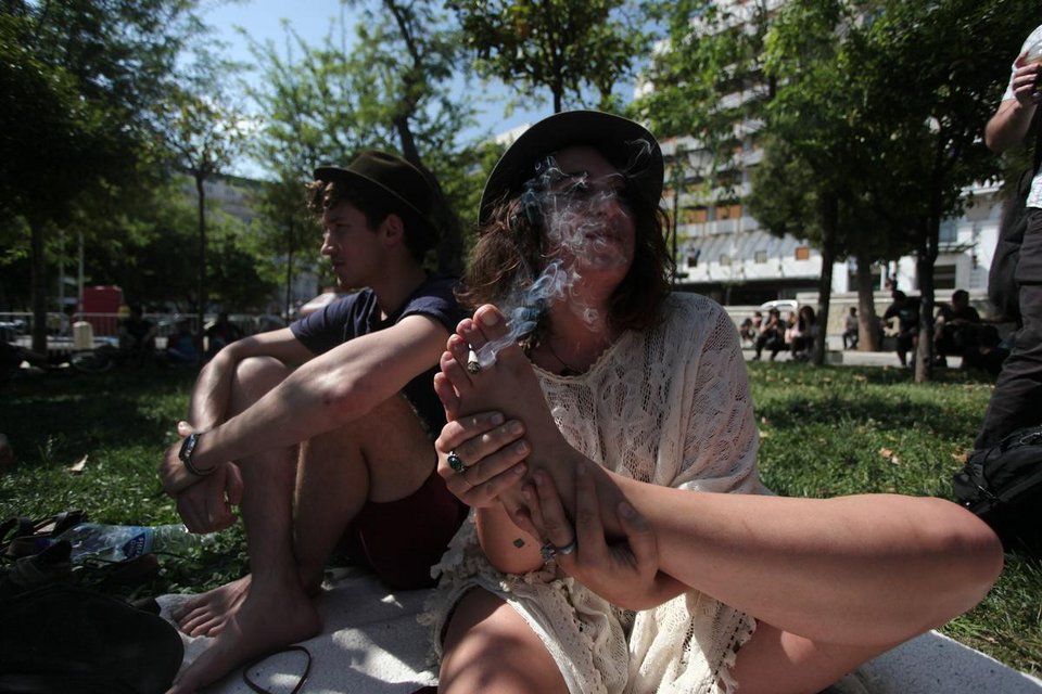 «Πάνω η φούντα»! -Στα ύψη το κέφι στην 1η Γιορτή Κάνναβης, στο Σύνταγμα [εικόνες]  | iefimerida.gr 0