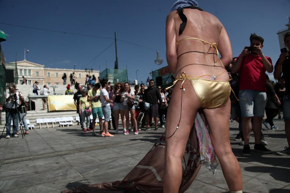 «Πάνω η φούντα»! -Στα ύψη το κέφι στην 1η Γιορτή Κάνναβης, στο Σύνταγμα [εικόνες]  | iefimerida.gr 2