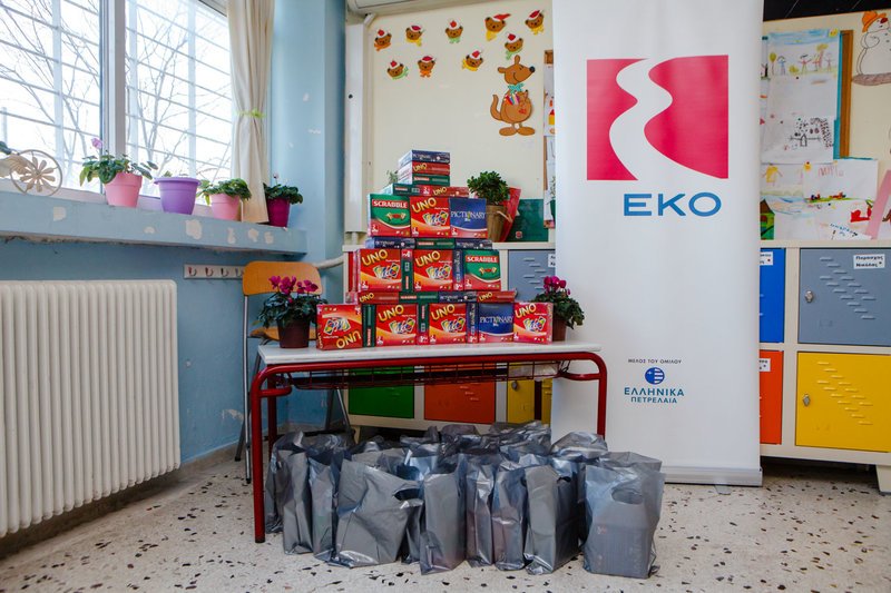 Η ΕΚΟ μοιράζει παιχνίδια, χαρά και χαμόγελα [εικόνες] | iefimerida.gr 0