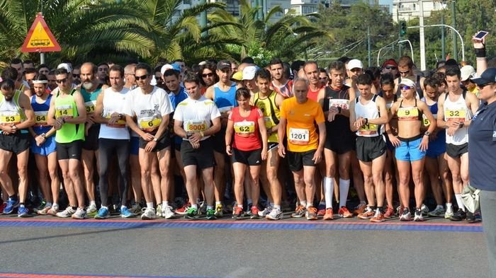 Hμιμαραθώνειος: Η Αθήνα γέμισε δρομείς και χαμόγελα [εικόνες] | iefimerida.gr 1