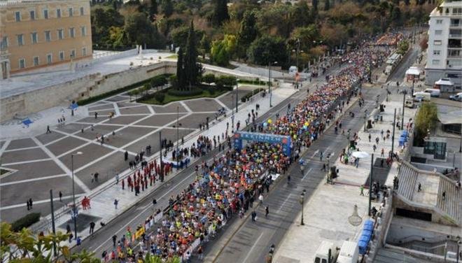 Hμιμαραθώνειος: Η Αθήνα γέμισε δρομείς και χαμόγελα [εικόνες] | iefimerida.gr 2
