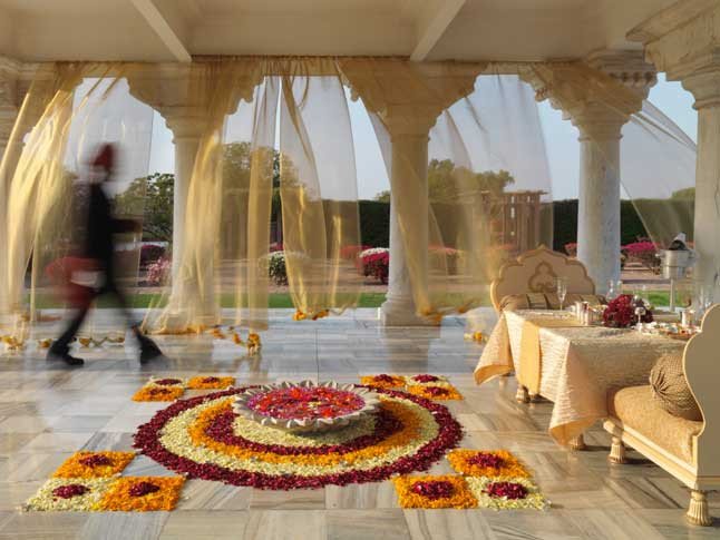 Ζήσε σαν μαχαραγιάς: Το παλάτι που έγινε το καλύτερο ξενοδοχείο του κόσμου [εικόνες] | iefimerida.gr 8