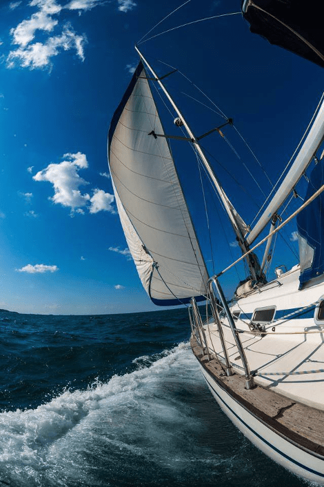 Μια ιστορία επιτυχίας με φόντο το απέραντο γαλάζιο -Πώς τρεις νέοι έφτιαξαν μια εφαρμογή και έκαναν τις διακοπές με σκάφος προσιτές για όλους [εικόνες] | iefimerida.gr 4