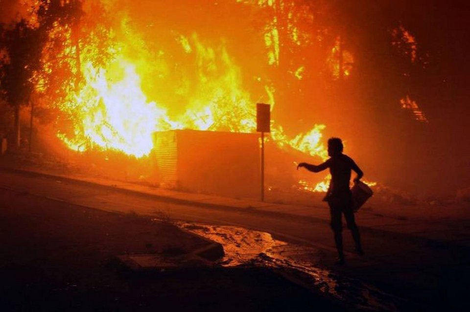 Υπό έλεγχο η μεγάλη πυρκαγιά στη Χιλή, αλλά με τραγικές απώλειες: 15 νεκροί και 11.000 άστεγοι [εικόνες&βίντεο] | iefimerida.gr 2