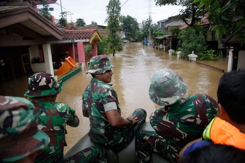  Ινδονησία: Χάος στην Τζακάρτα -Πλημμύρισαν τα πάντα από τις βροχές [εικόνες] | iefimerida.gr 3