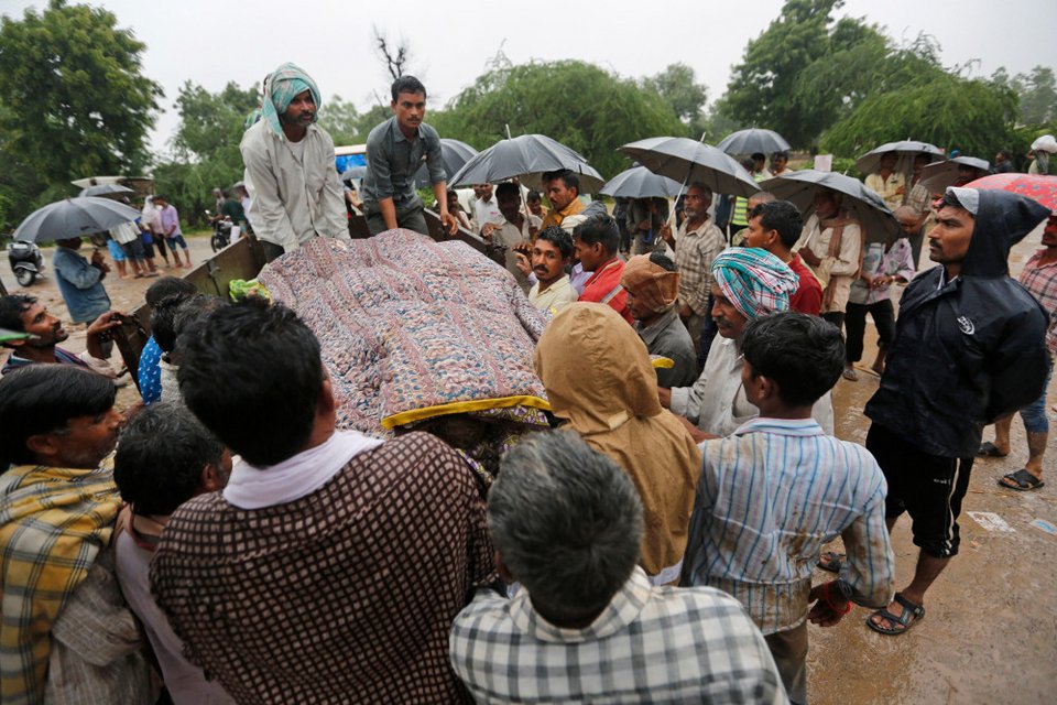 Φονικές πλημμύρες στην Ινδία -Τουλάχιστον 700 νεκροί από τον Ιούνιο [εικόνες] | iefimerida.gr 1