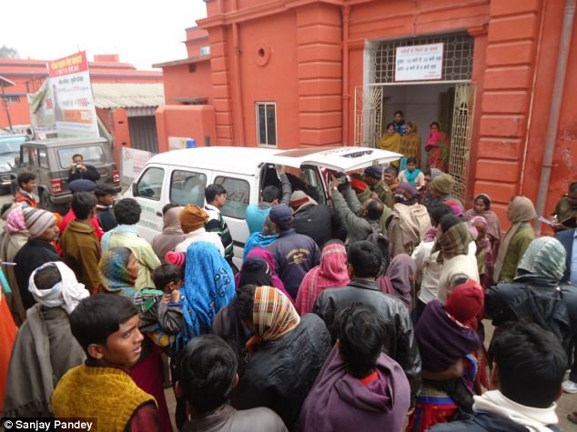 Φρίκη: Εκαψε ζωντανή τη γυναίκα του τη στιγμή που θήλαζε επειδή ήθελε γιο και δεν του έδιναν μεγαλύτερη προίκα [εικόνες]  | iefimerida.gr 1