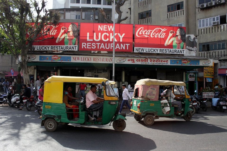 Στην Ινδία το έχουν χάσει -Εστιατόριο, πρώην νεκροταφείο, σερβίρει στους θαμώνες γεύματα δίπλα σε φέρετρα [εικόνες] | iefimerida.gr 1