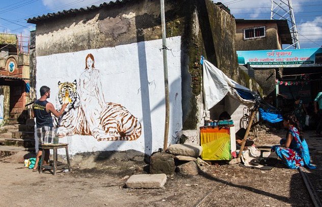 Η νέα ηρωίδα της Ινδίας -Εχει πέσει θύμα ομαδικού βιασμού, κυκλοφορεί πάνω σε τίγρη και είναι κόμικ [εικόνες] | iefimerida.gr 6